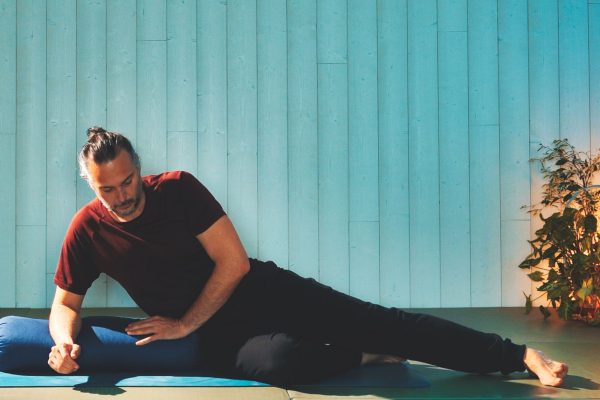 Yoga relajante con Bolster